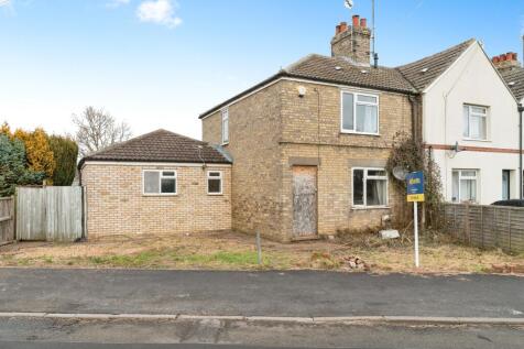 4 bedroom end of terrace house for sale