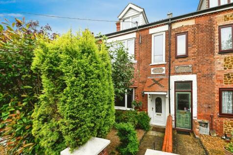 5 bedroom terraced house for sale