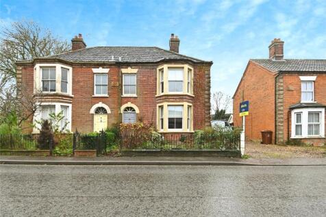 4 bedroom semi-detached house for sale
