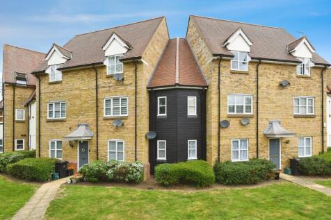 3 bedroom flat for sale