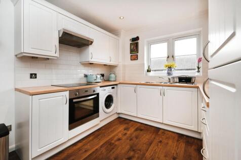 1 bedroom maisonette for sale