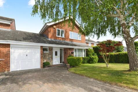 3 bedroom link detached house for sale