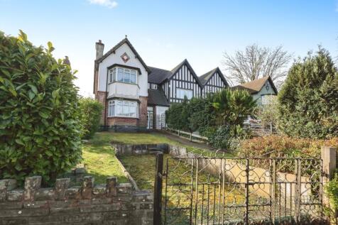 4 bedroom end of terrace house for sale