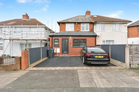 3 bedroom semi-detached house for sale