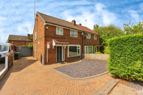 3 bedroom semi-detached house for sale