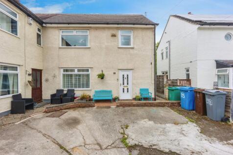 4 bedroom end of terrace house for sale