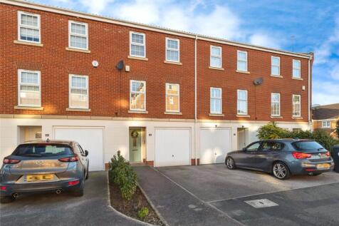 3 bedroom town house for sale