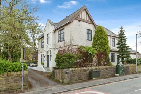 6 bedroom detached house for sale