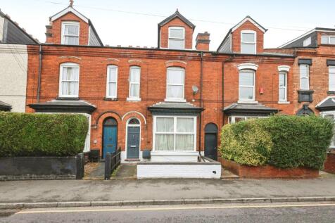 4 bedroom terraced house for sale