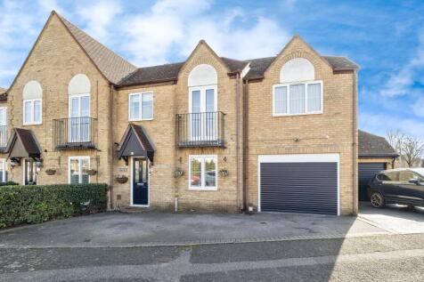 4 bedroom end of terrace house for sale