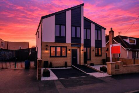 4 bedroom semi-detached house for sale