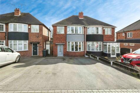 3 bedroom semi-detached house for sale