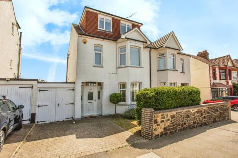 5 bedroom semi-detached house for sale