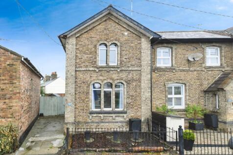 2 bedroom end of terrace house for sale