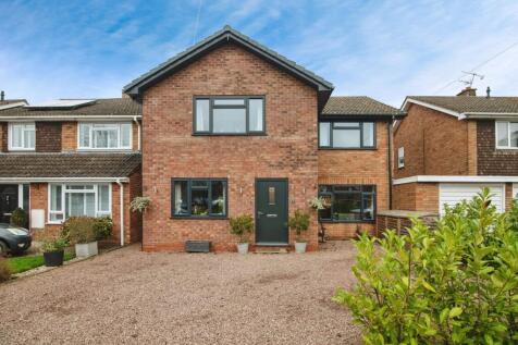 4 bedroom link detached house for sale