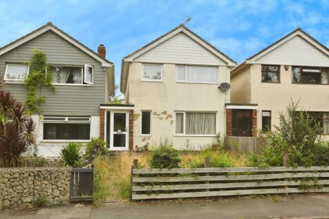 3 bedroom link detached house for sale