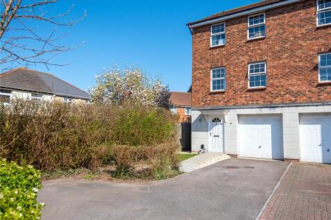 3 bedroom town house for sale