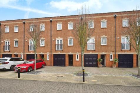 4 bedroom terraced house for sale