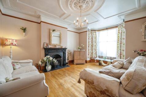 4 bedroom terraced house for sale