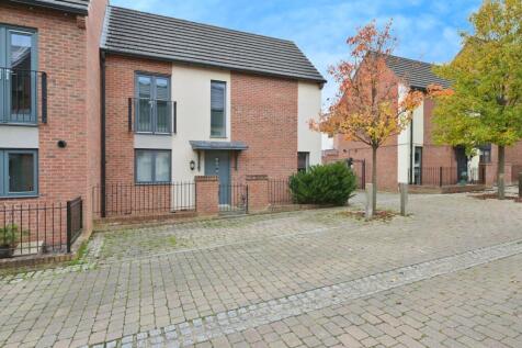 3 bedroom end of terrace house for sale