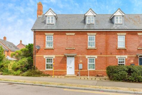 4 bedroom semi-detached house for sale