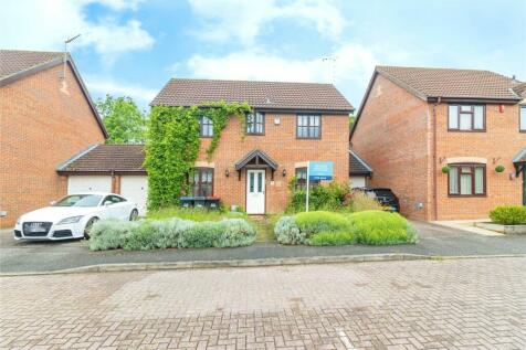 3 bedroom link detached house for sale