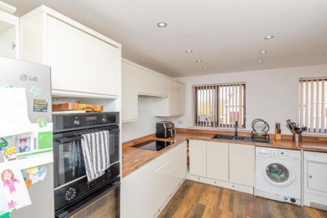 4 bedroom semi-detached house for sale