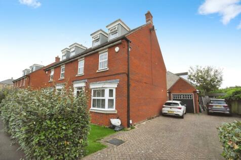 4 bedroom semi-detached house for sale