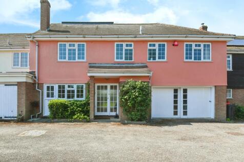 5 bedroom terraced house for sale