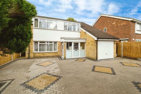 4 bed detached house