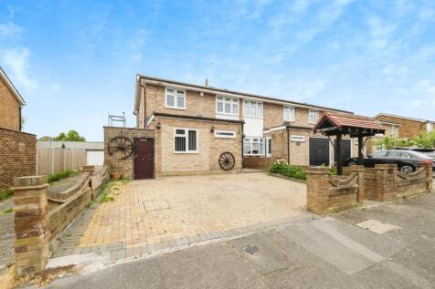 4 bedroom end of terrace house for sale