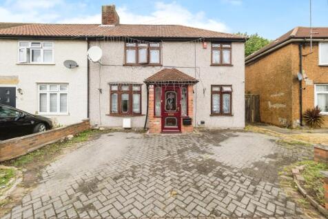 4 bedroom end of terrace house for sale