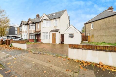 5 bedroom end of terrace house for sale