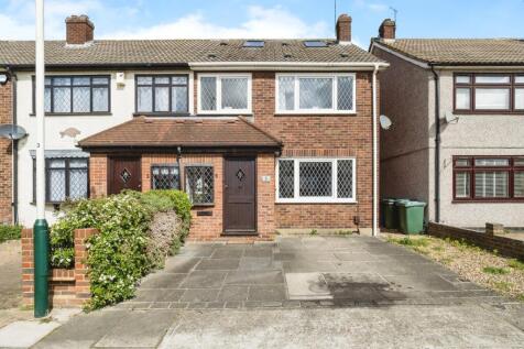 4 bedroom end of terrace house for sale