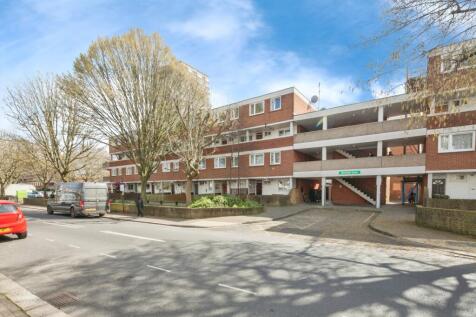 3 bedroom maisonette for sale