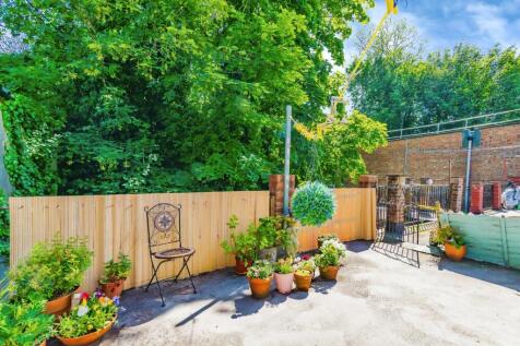 3 bedroom maisonette for sale