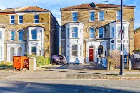 Studio flat for sale