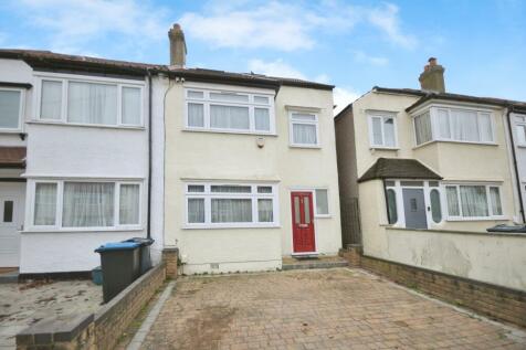 4 bedroom end of terrace house for sale