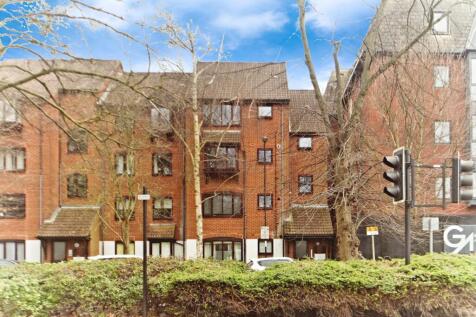 Studio flat for sale