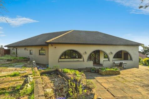 4 bedroom bungalow for sale