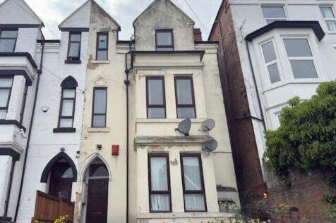 5 bedroom semi-detached house for sale