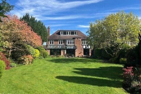 5 bedroom detached house for sale