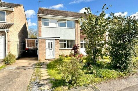 3 bedroom semi-detached house for sale