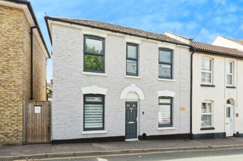 2 bedroom end of terrace house for sale