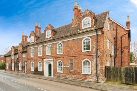 3 bedroom flat for sale