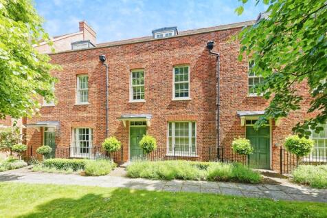 4 bedroom terraced house for sale