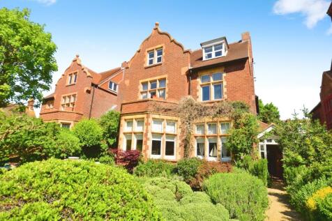 3 bedroom flat for sale