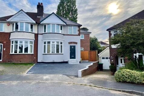 4 bedroom semi-detached house for sale