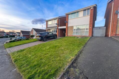 3 bedroom link detached house for sale