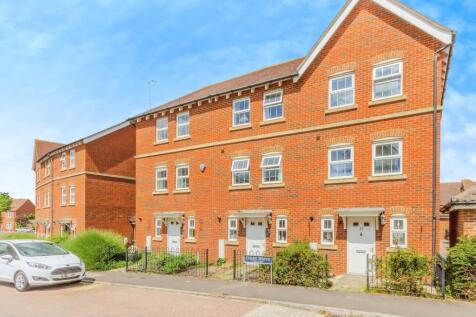 3 bedroom town house for sale